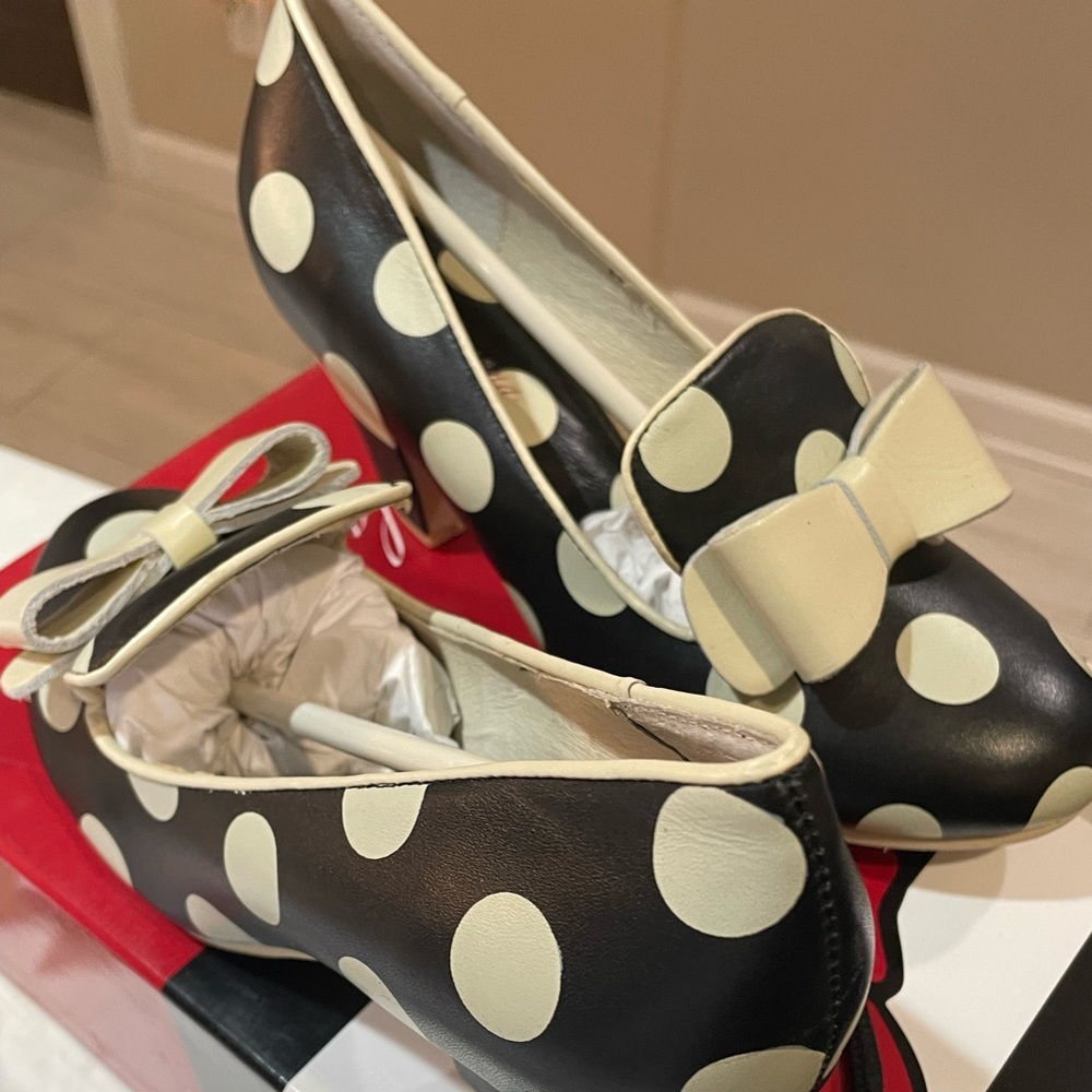 NIB Lola Ramona, black white bow US size 5. EU size 36, they run large. Im a 5.5